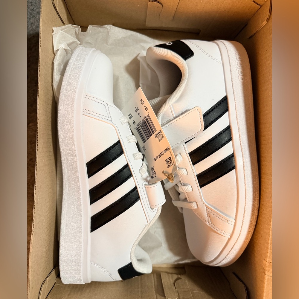 Adidas size 1.5 Y